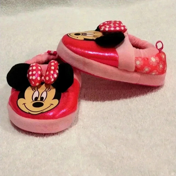 Minnie Mouse slippers - Picture 1 of 7